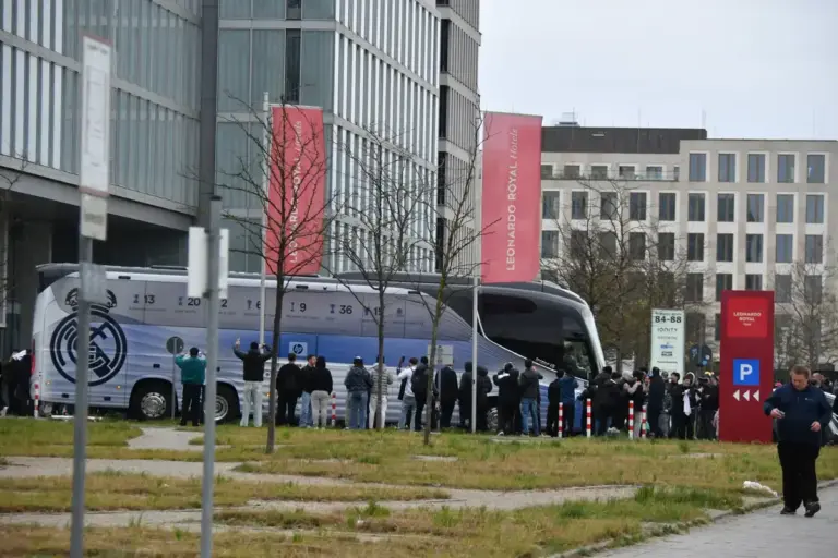 Bayern Munich Fans Let Fireworks Off at Real Madrid Hotel (VIDEO)