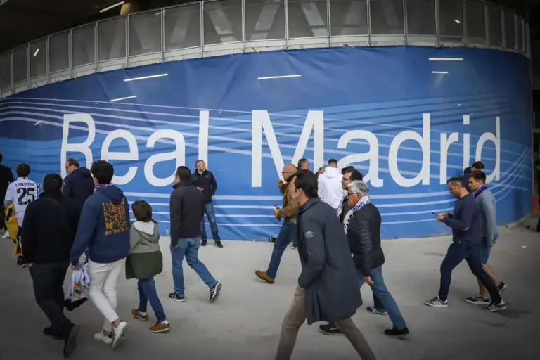Just Hours After Real Madrid’s Win, A Full Clay Tennis Court Has Taken Over The Bernabéu