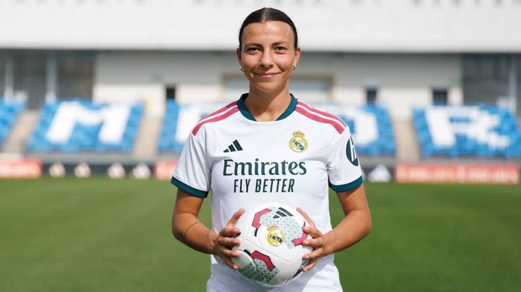 Arianna Caruso pictured after signing for Real Madrid until 2030 (photo: Real Madrid via Bernabeu Digital)