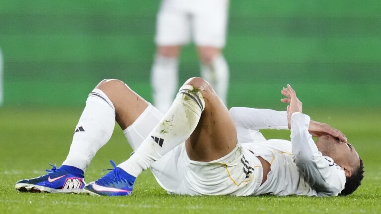 Mbappé Suffers Knee Injury on France Duty