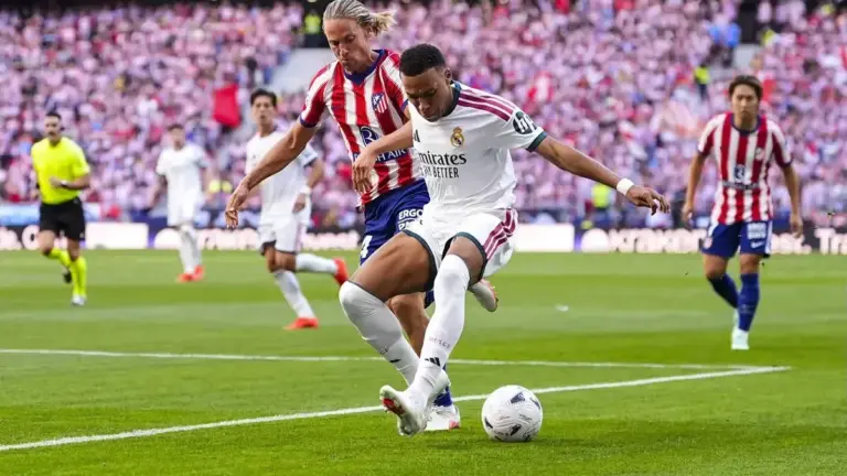 Mbappé Sustains Knee Injury as Real Madrid Issue Official Statement