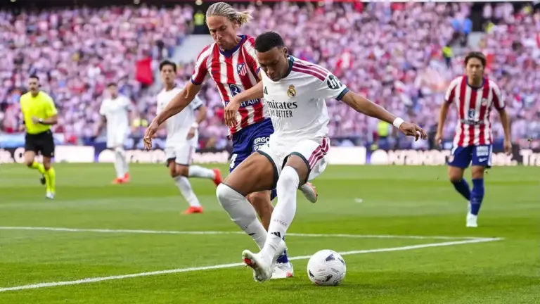 Kylian Mbappé Suffers Knee Hyperextension on France Duty